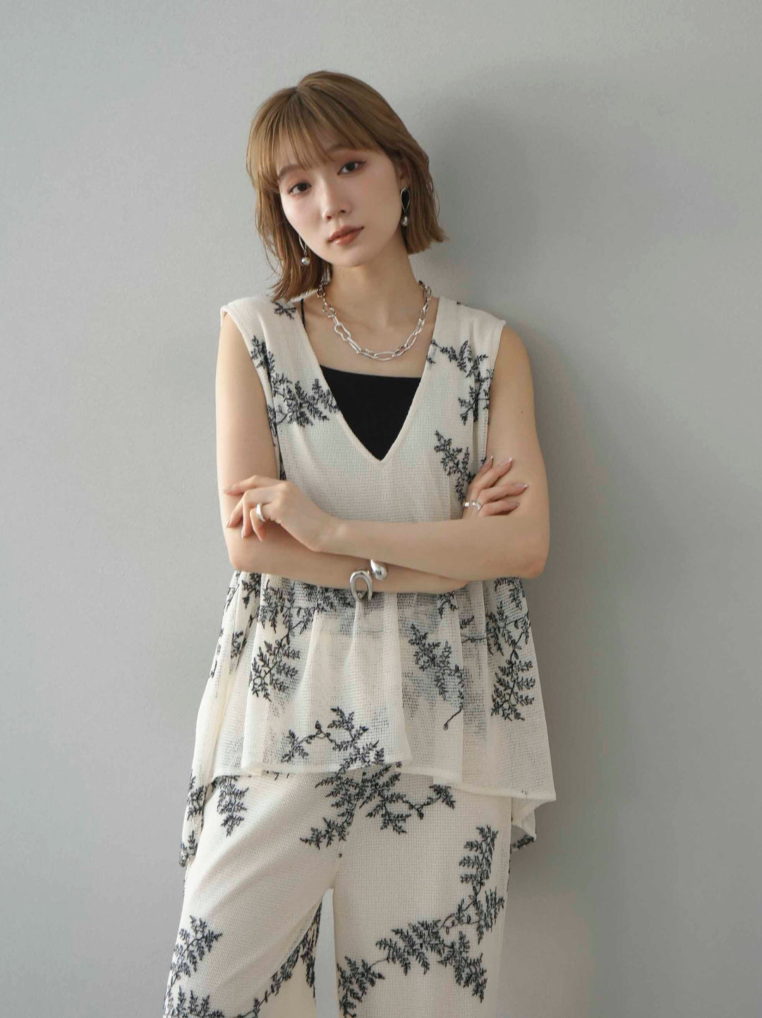 [予約]リーフ柄メッシュVネックフレアトップス/アイボリー