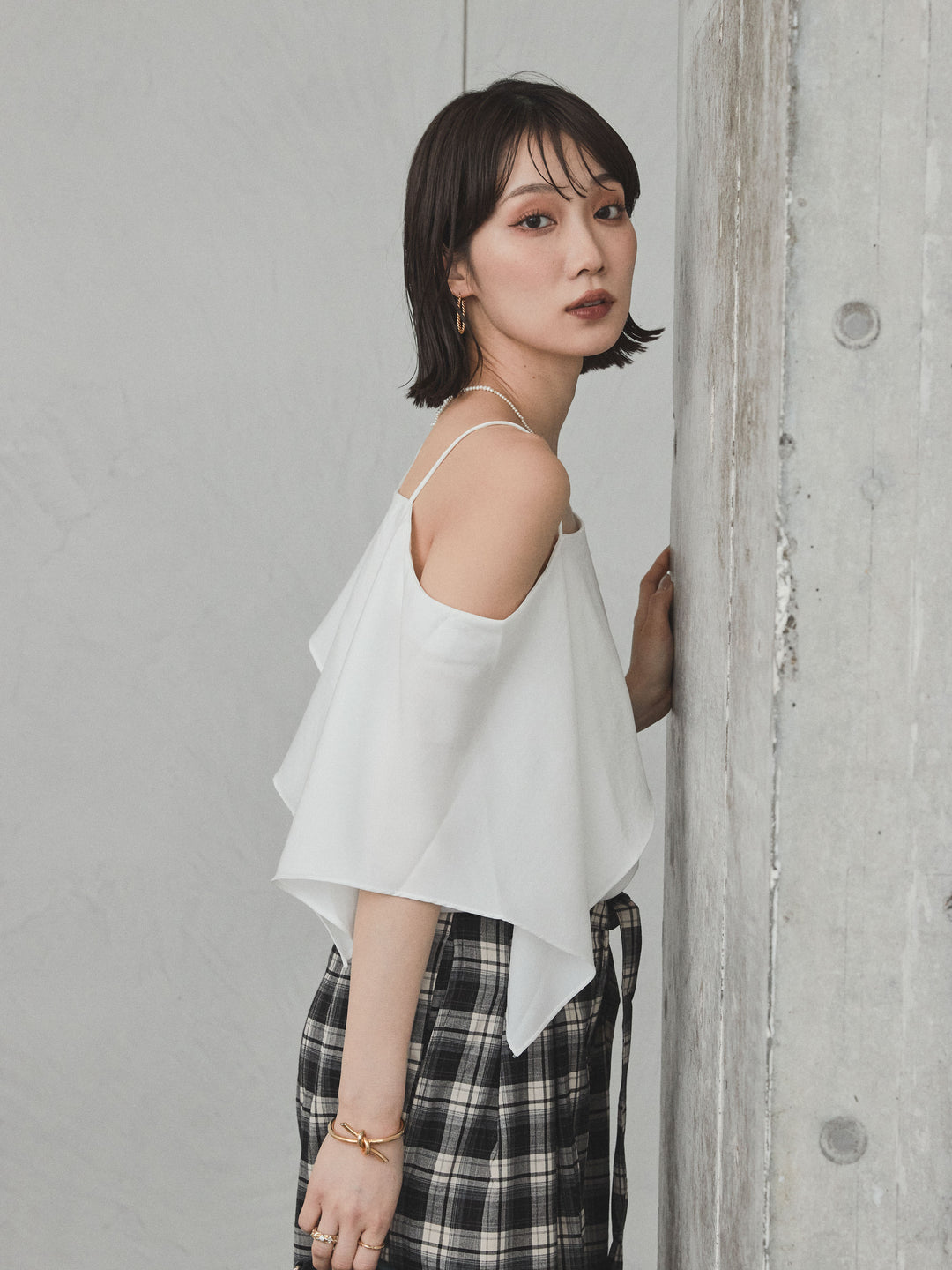[SET]ワンショルラッフルブラウス+チェック柄ワイドパンツ(2set)