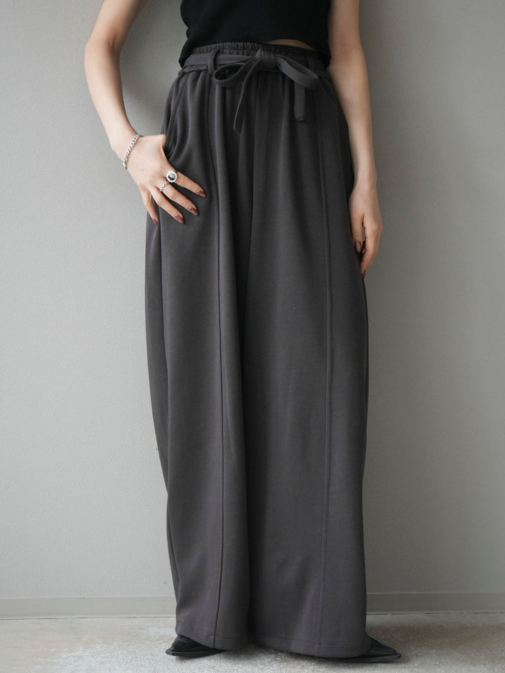 [予約]ベルト付スウェットワイドパンツ/charcoal