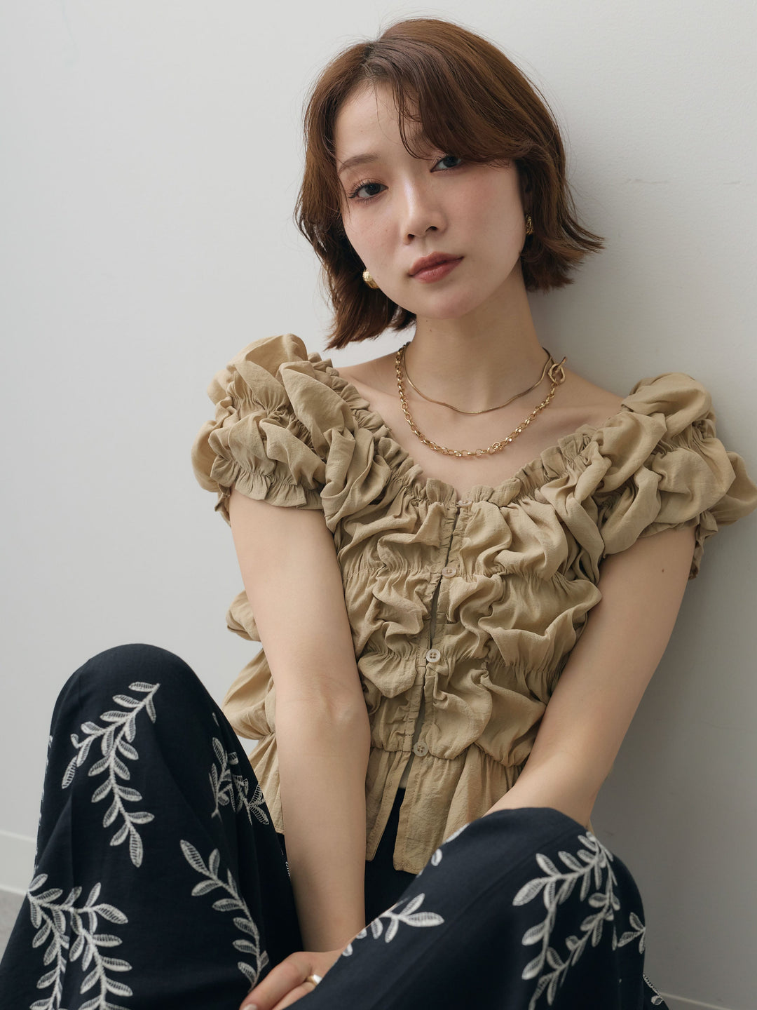 [予約]半袖シャーリングフリルブラウス/beige