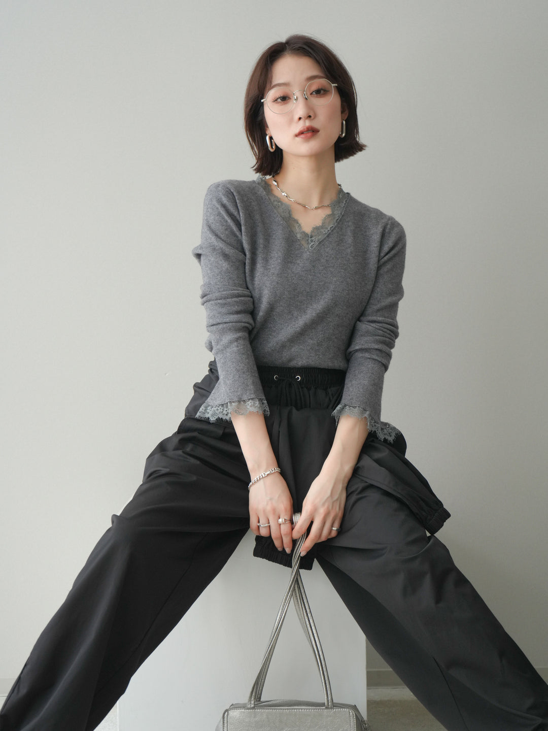 [予約]レースドッキングVネックニットトップス/gray