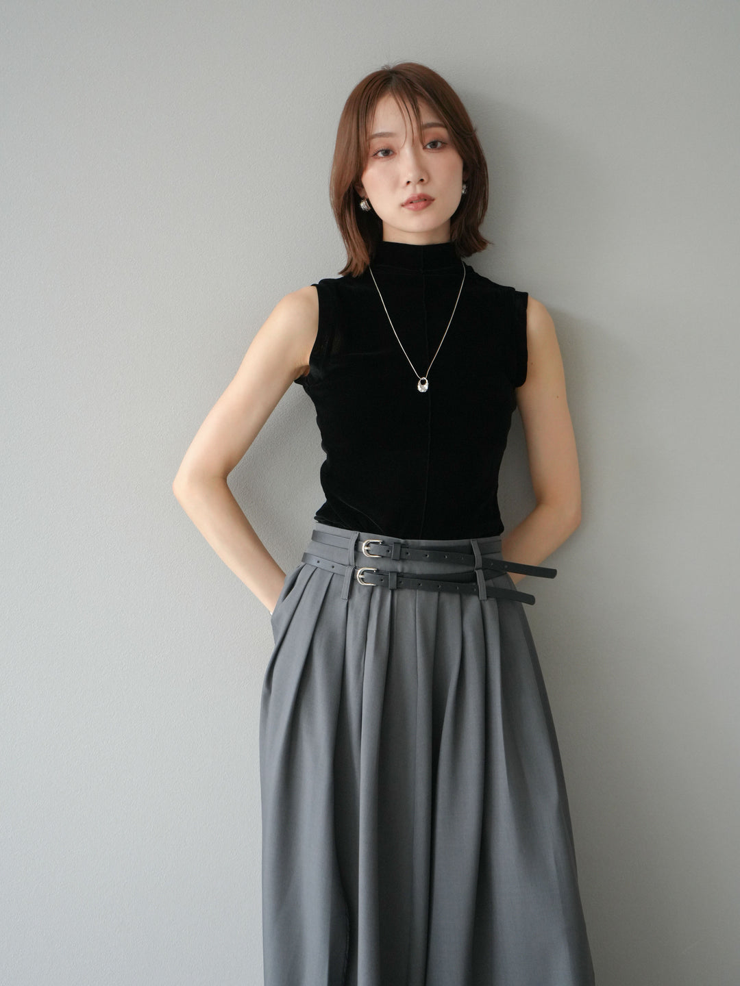 [SET]シアーベロアプチネックノースリーブトップス+エステルプリーツスリットスカート(2set)