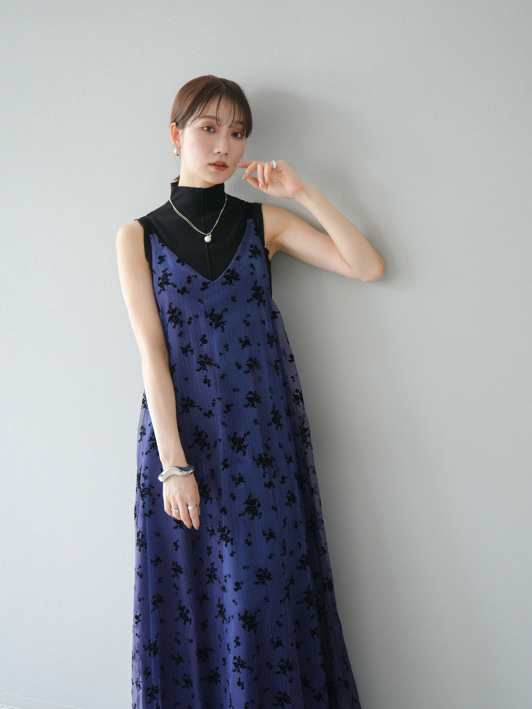 [SET]フロッキーチュールレイヤードベロアキャミワンピース+プチネックセンターシームノースリーニットトップス(2set)