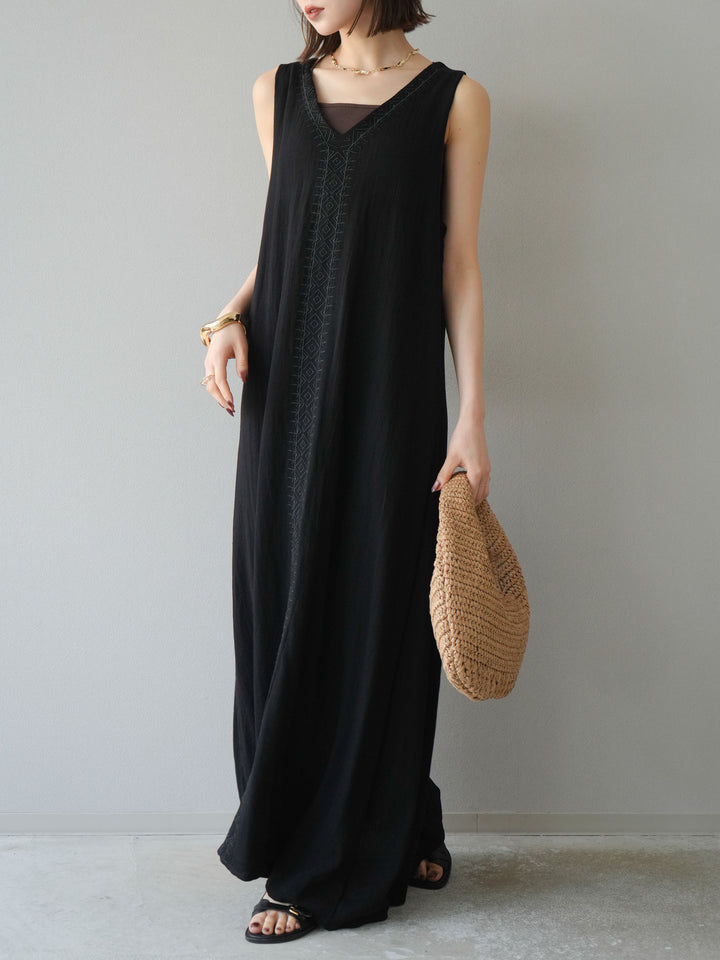 [予約]刺繍Vネックワンピース/ブラック