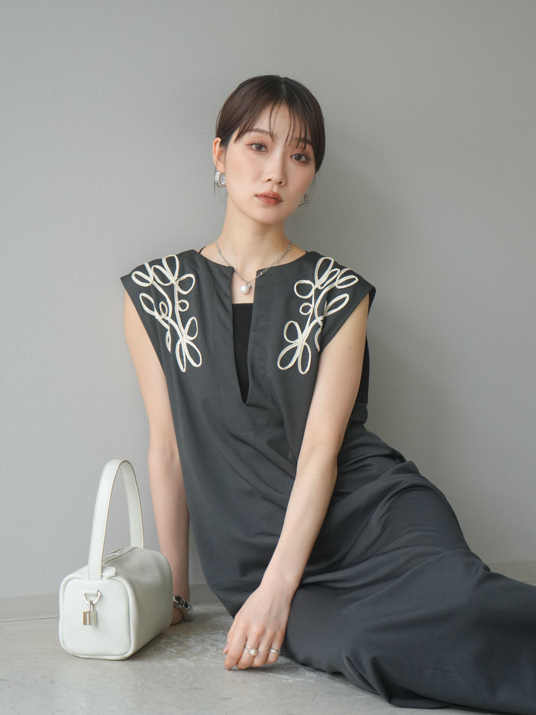 [予約]ライトポンチコード刺繍ワンピース/チャコール