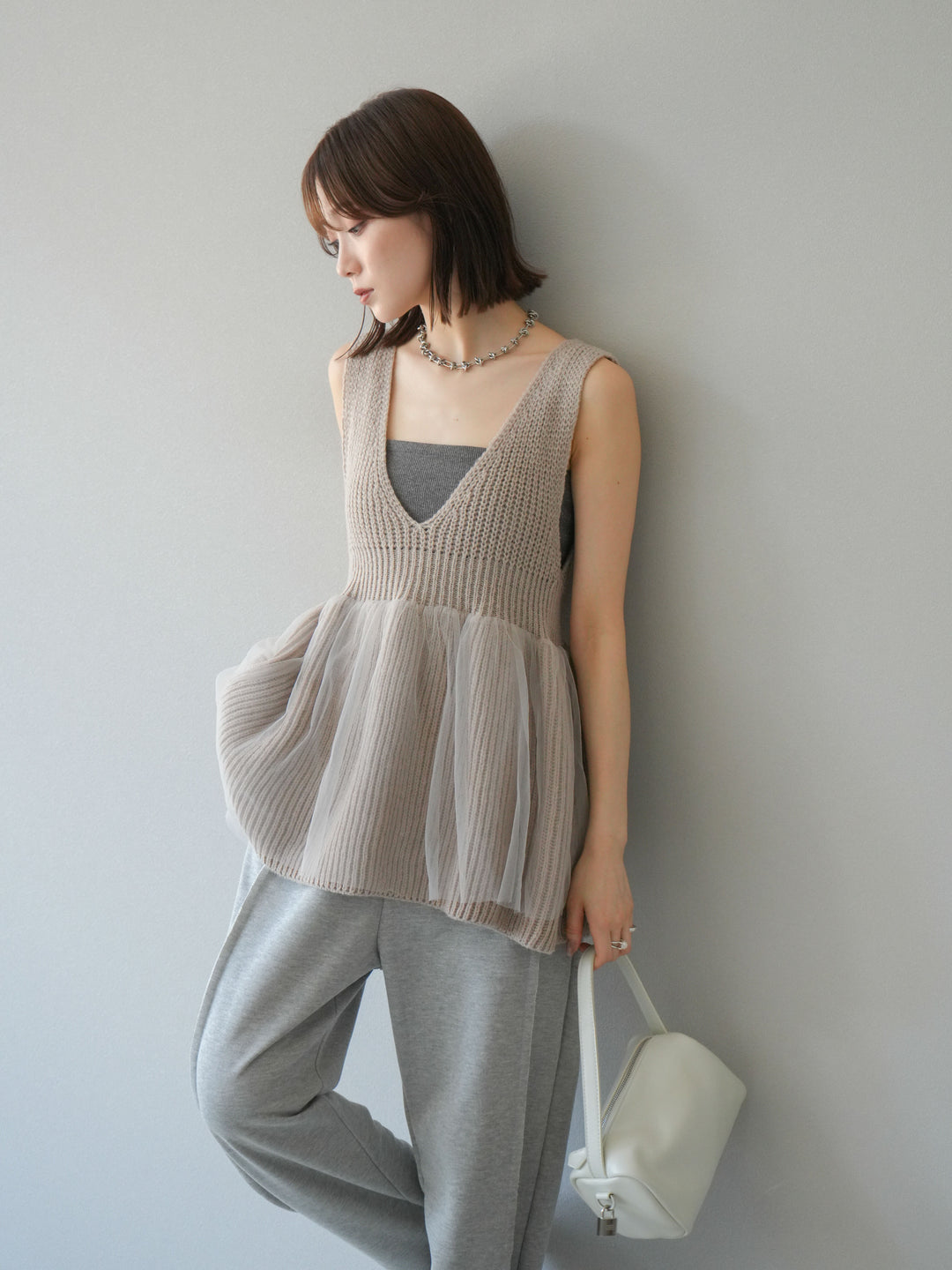 [SET] 薄紗層疊荷葉邊針織背心 + 兩用設計運動褲（2 件組）