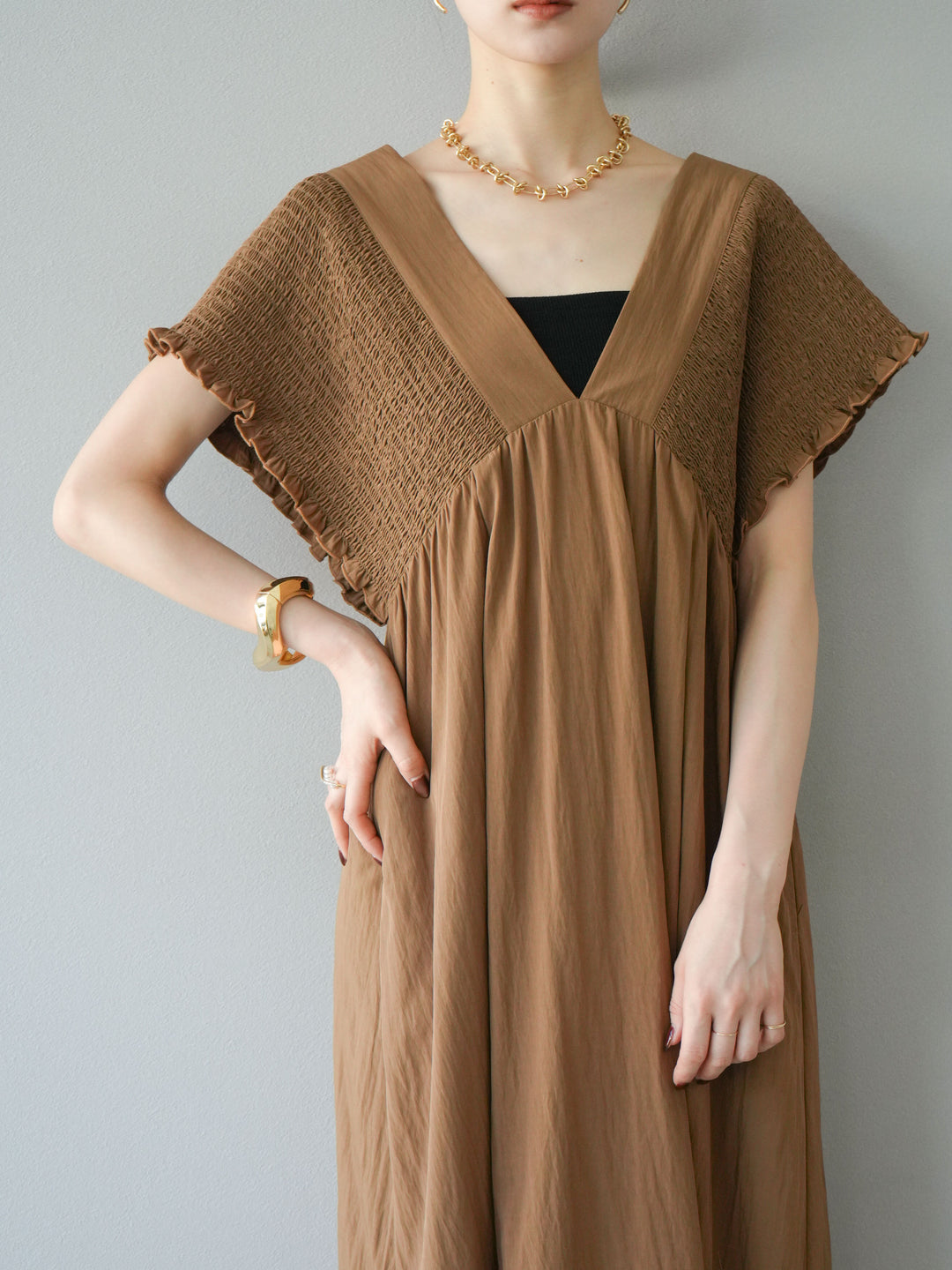 【預購】褶皺V領洋裝/米色