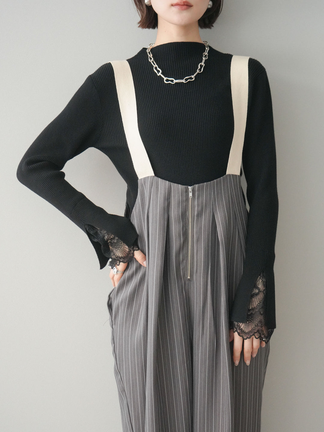 [SET]袖スカラップレースオフネックニットトップス+グログランテープストライプサロペット(2set)