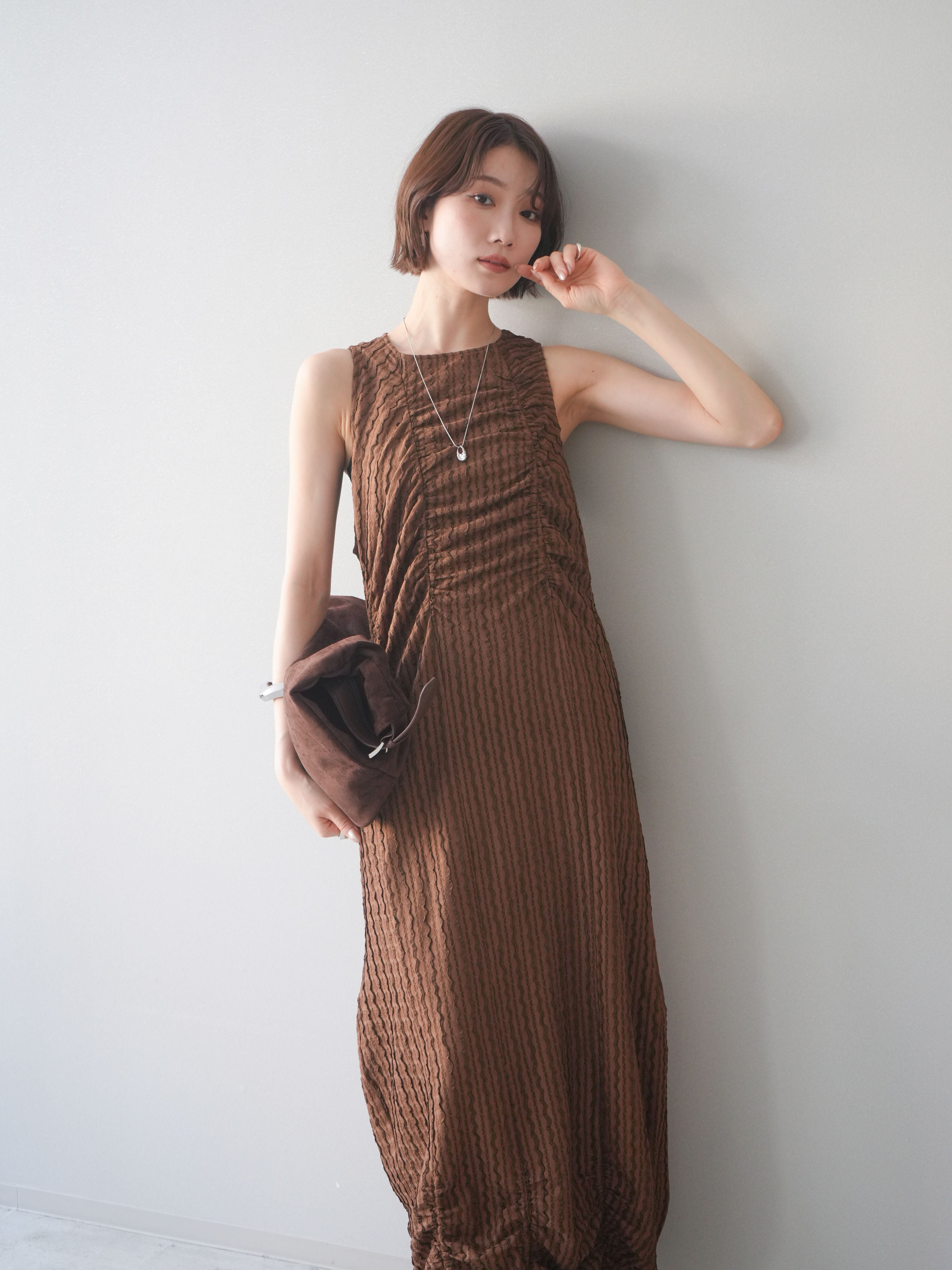 予約]シャーリングジャガードノースリーブワンピース/brown – Lumier