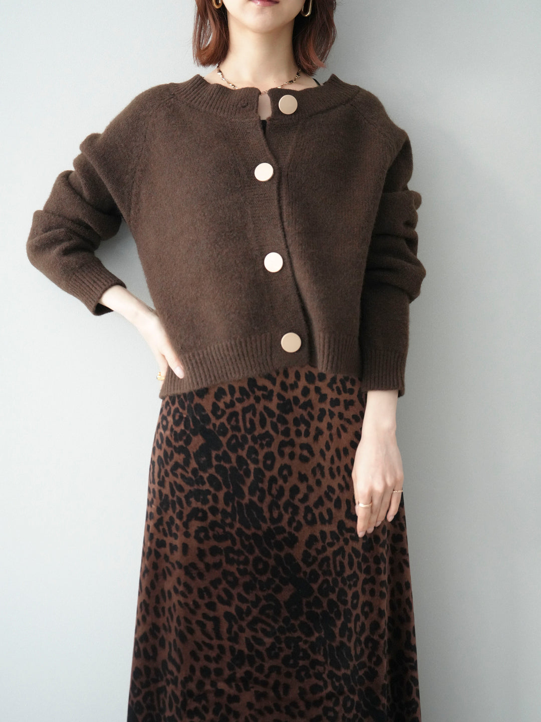 [SET]BIGボタンニットカーディガン+レオパードベロアナロースカート(2set)