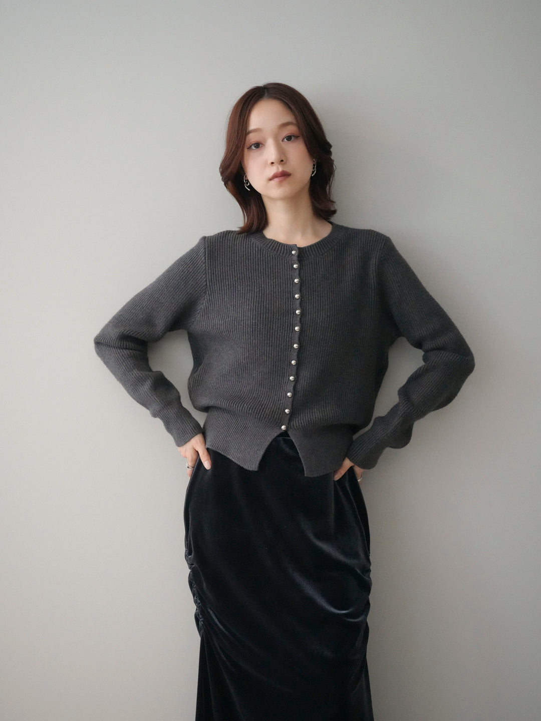 [SET]シルバーボタン畦編みニットカーディガン+ギャザーベロアスカート(2set)