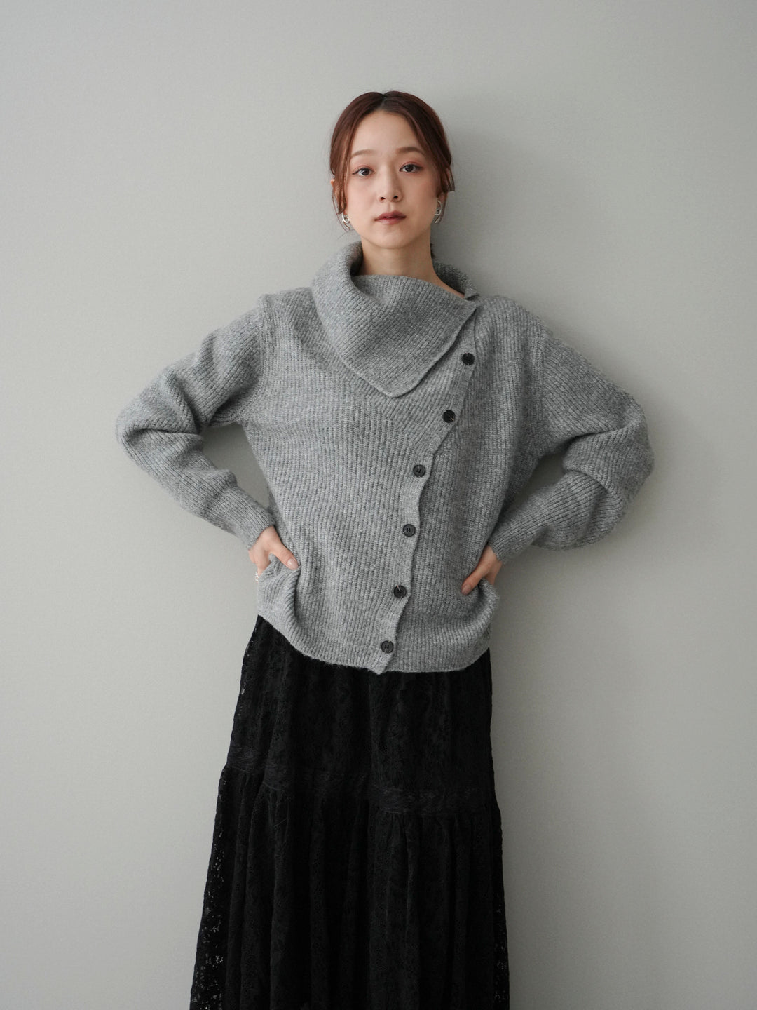 [SET]ハイネックデザインボタンニットカーディガン+起毛レースティアードスカート(2set)