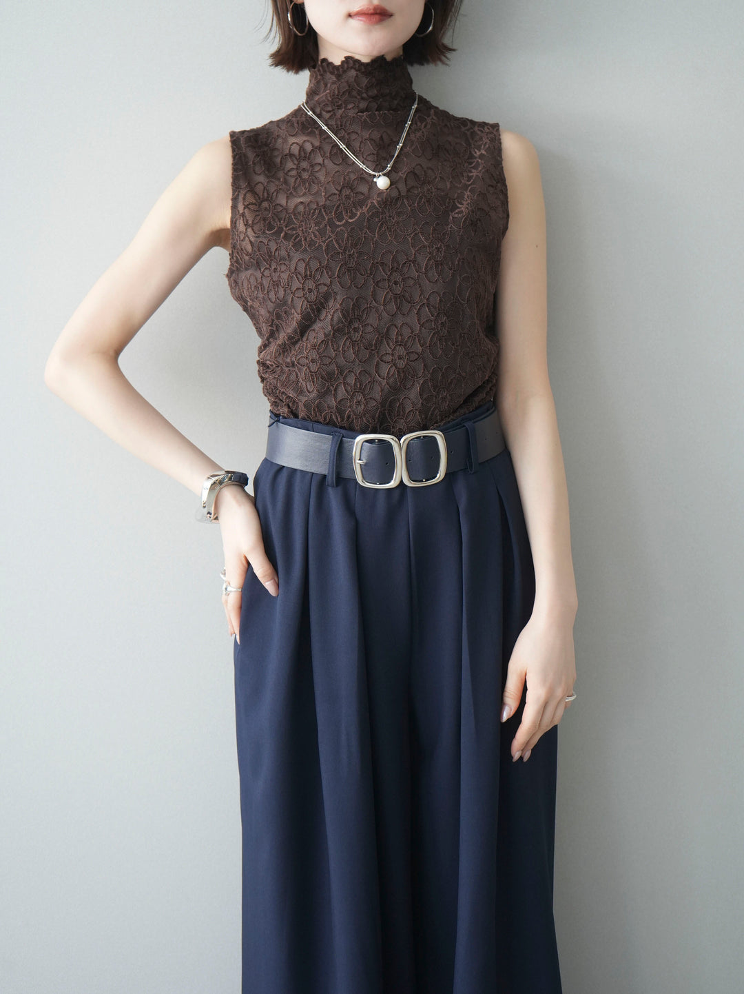 [予約]ノースリーブプチネックフラワージャガードトップス/brown