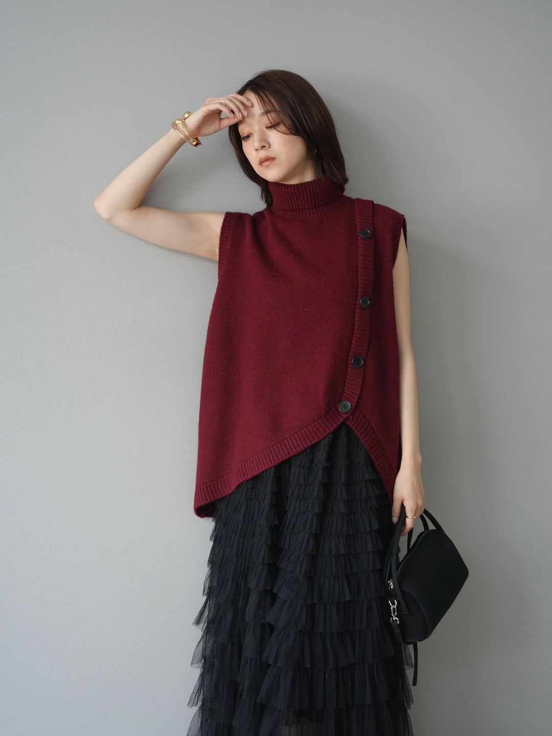 [予約]デザインボタンハイネックニットベスト/red