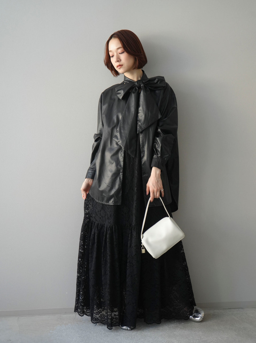 [SET]ギャザー切替レースキャミワンピース+フェイクレザーボウタイブラウス(2set)