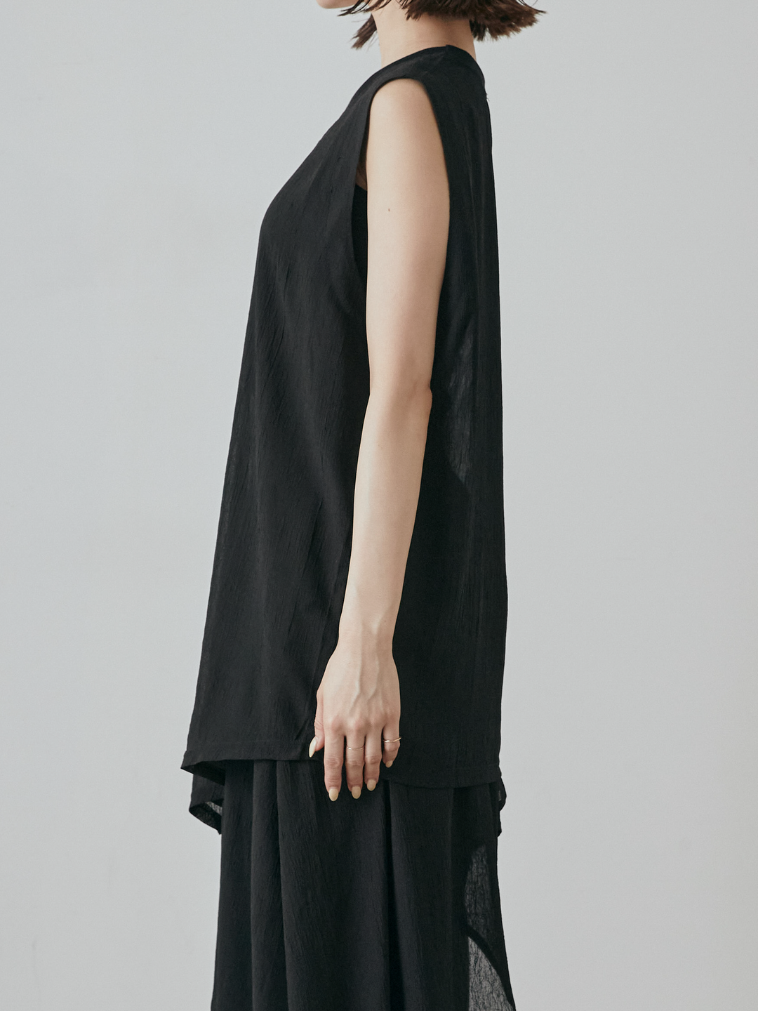 [予約]シアーワッシャーアシンメトリープルオーバー/ブラック