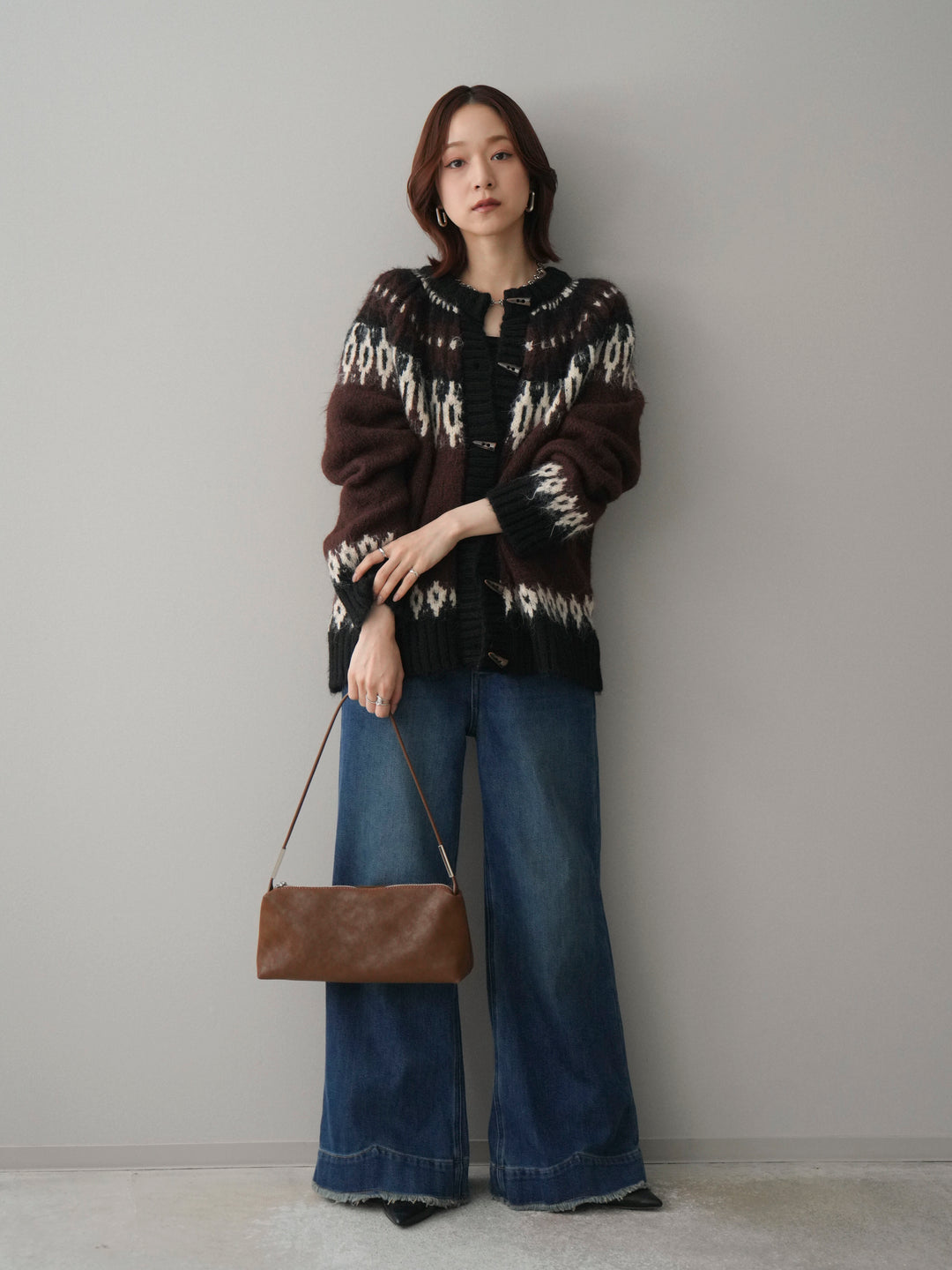 [SET]トグルボタン求心柄ニットカーディガン+裏起毛裾フリンジワイドデニムパンツ(2set)