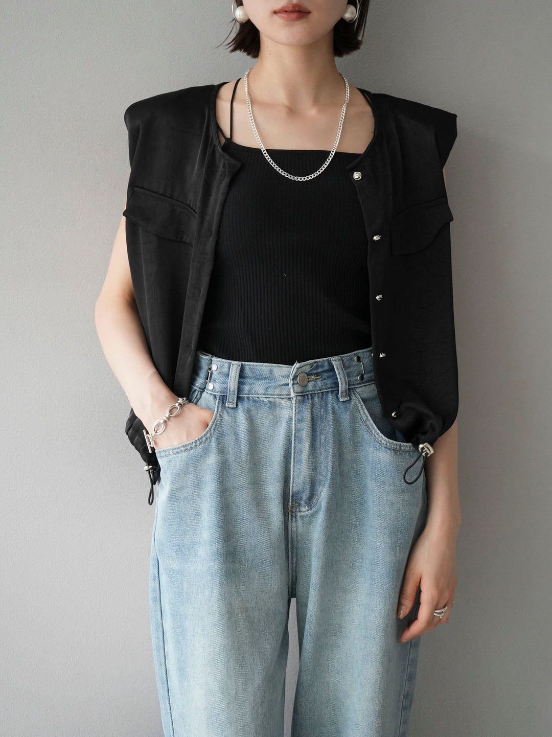 [Pre-order] Satin Drawstring Sleeveless Blouse/Black