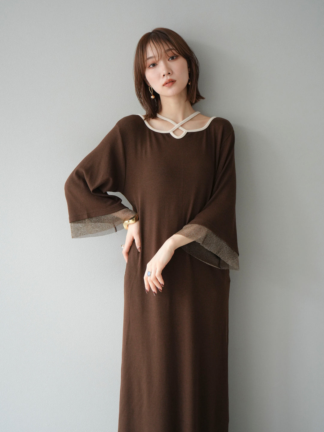 [予約]デザインネックラメシアー切替ニットワンピース/ブラウン