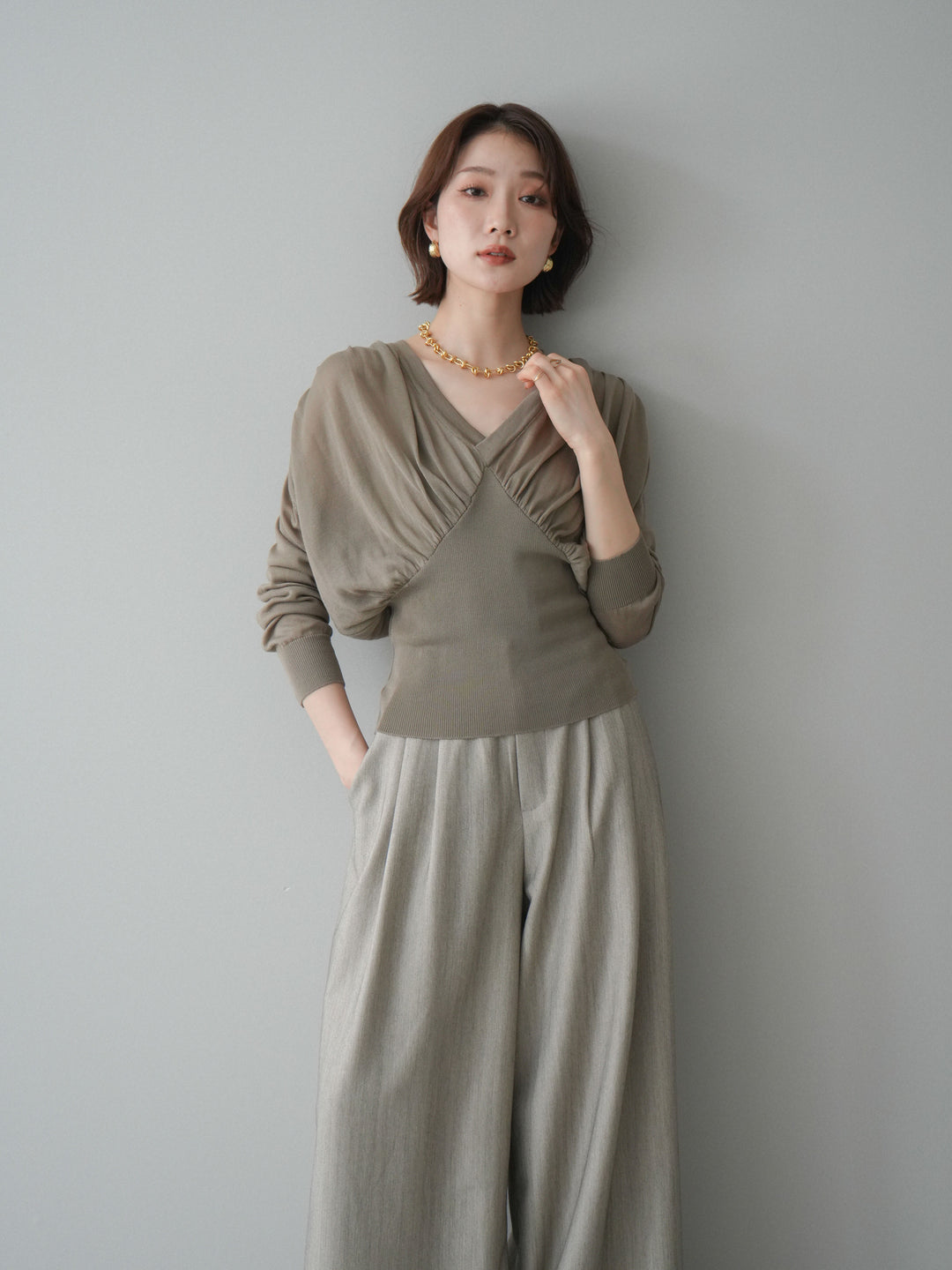 [予約]サイドギャザーVネックニットプルオーバー/beige