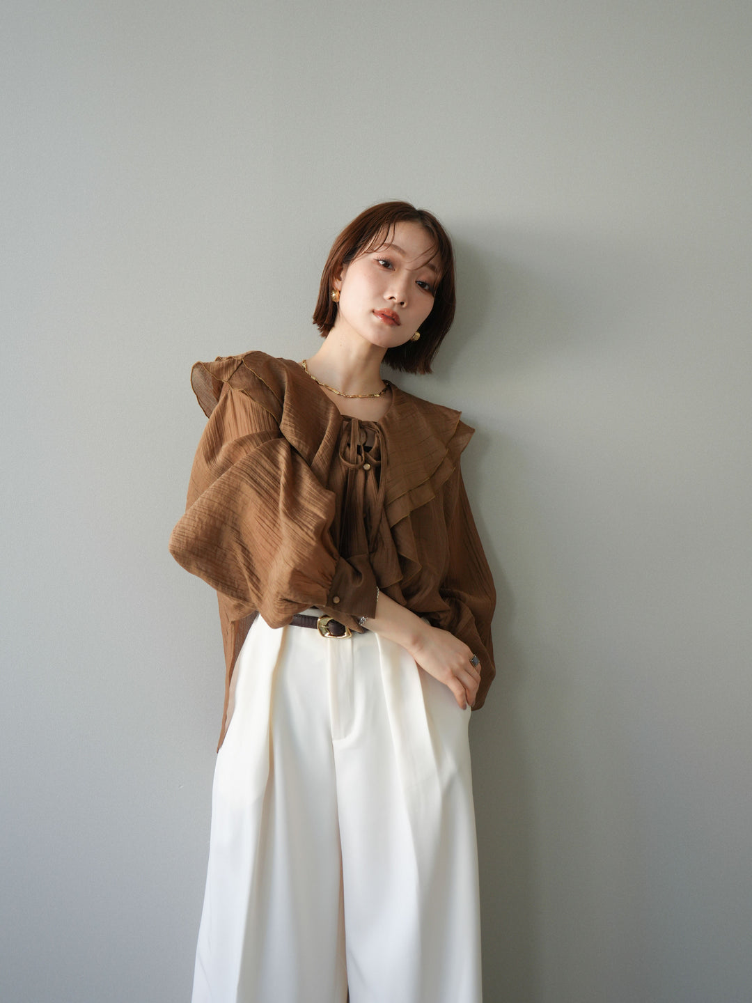 [予約]ラッフルフリルブラウス/brown