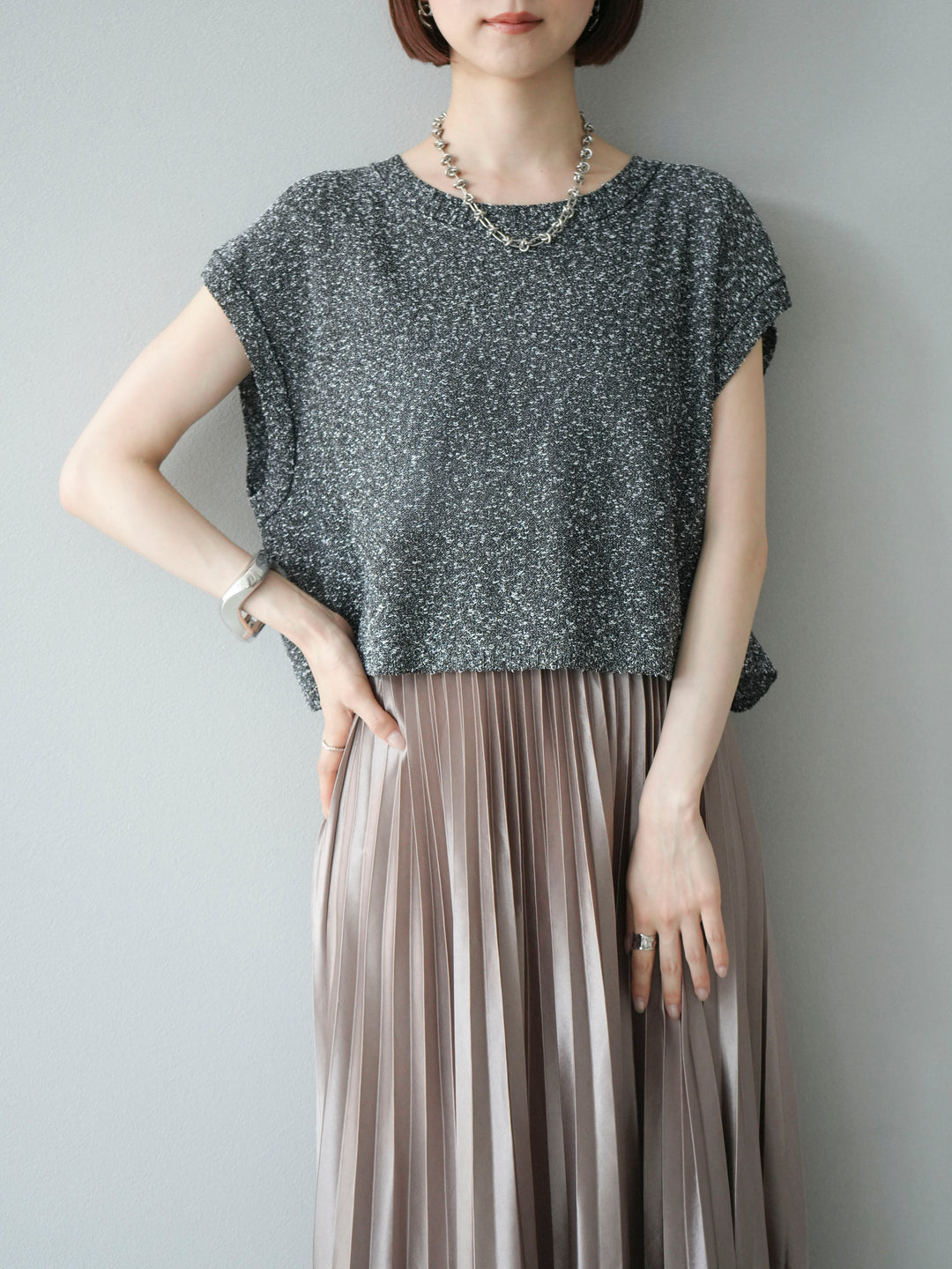 [SET]ネップヤーンクロップドニットベスト+サテンプリーツマキシスカート(2set)