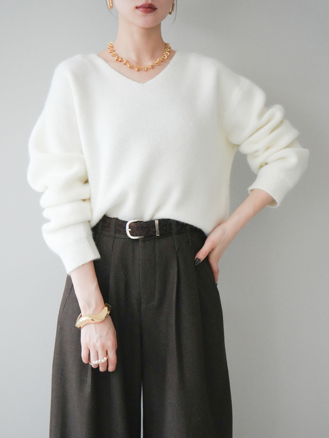 [予約]シュシュ付きアンゴラタッチVネックニットプルオーバー/white