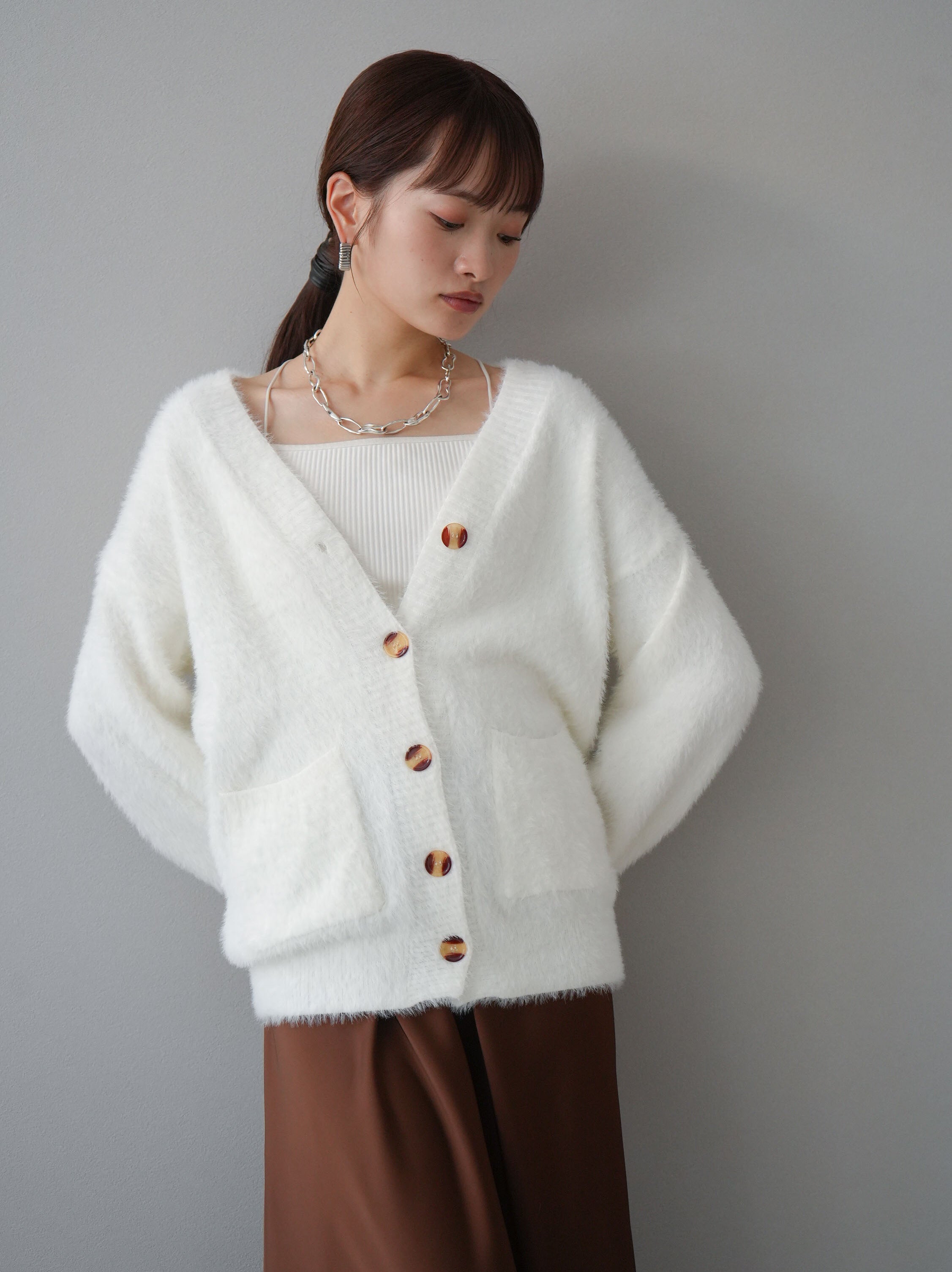 予約]マーブルボタンシャギーニットカーディガン/オフ – Lumier