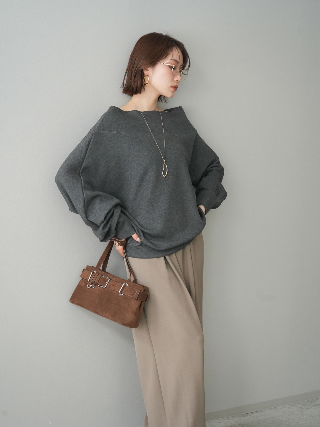 [予約]アシンメトリーオフショルポンチプルオーバー/charcoal