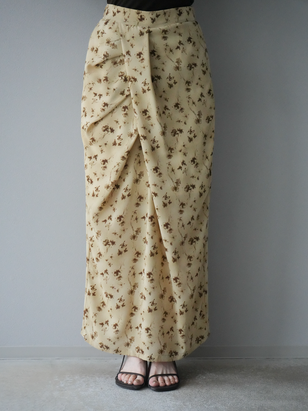 [予約]フラワーモチーフタックIラインスカート/ベージュ