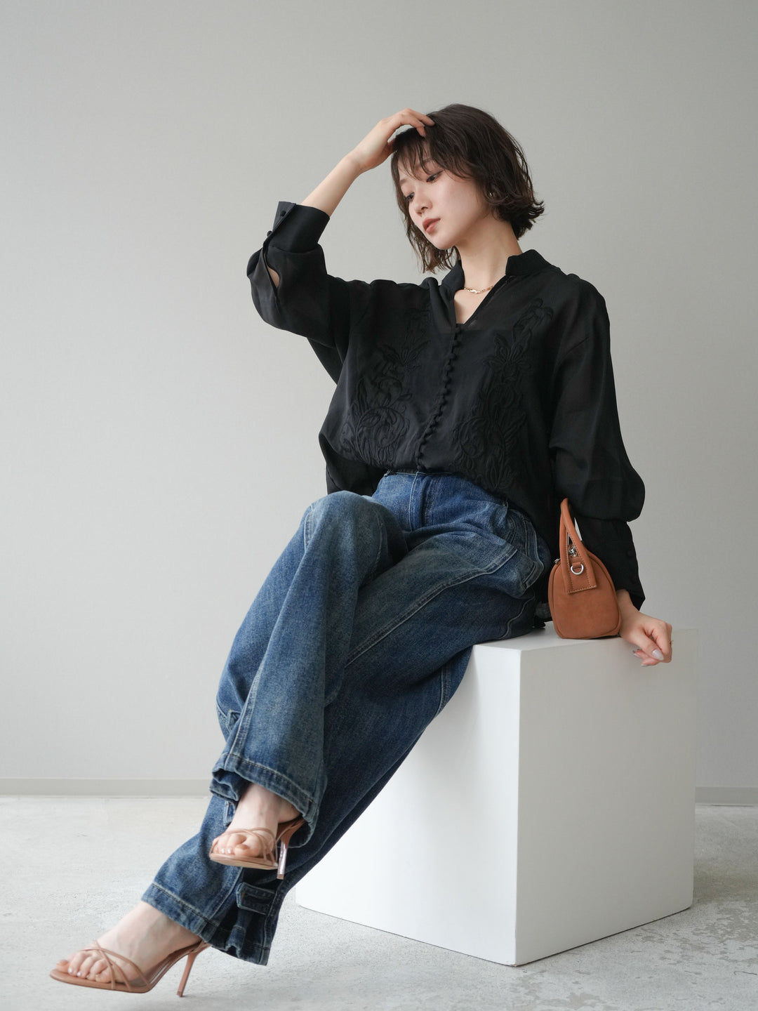 [予約]フロントコードエンブロイダリーブラウス/black
