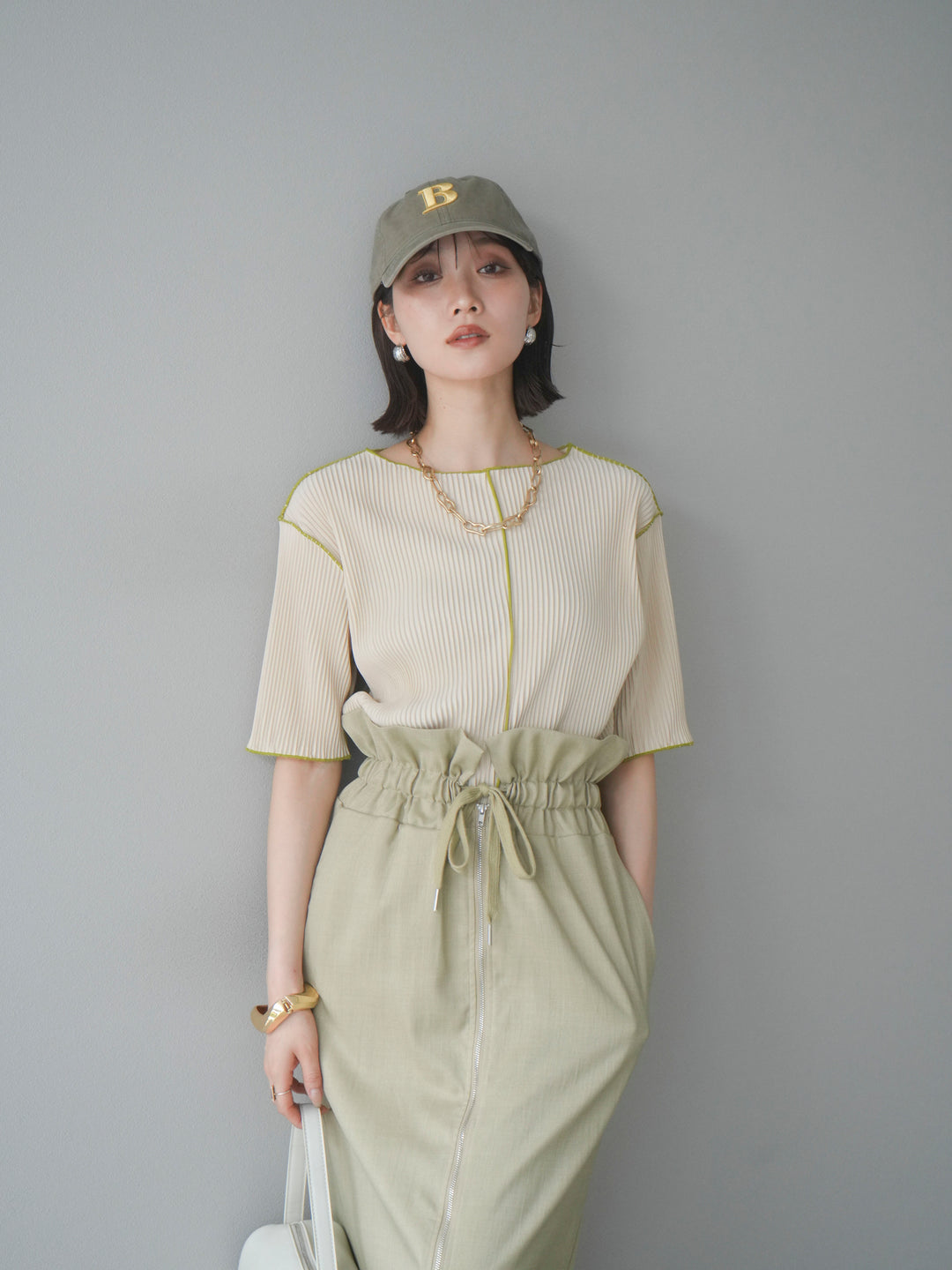 【預購】色彩協調的柔和褶皺半袖上衣/象牙白