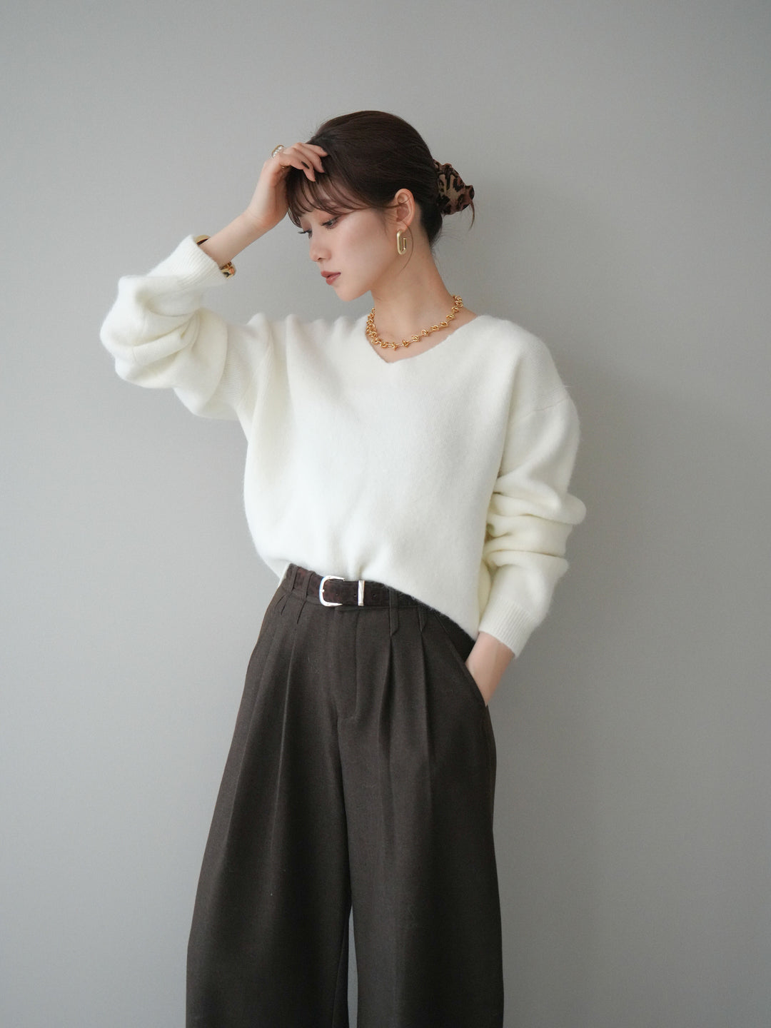 [予約]シュシュ付きアンゴラタッチVネックニットプルオーバー/white