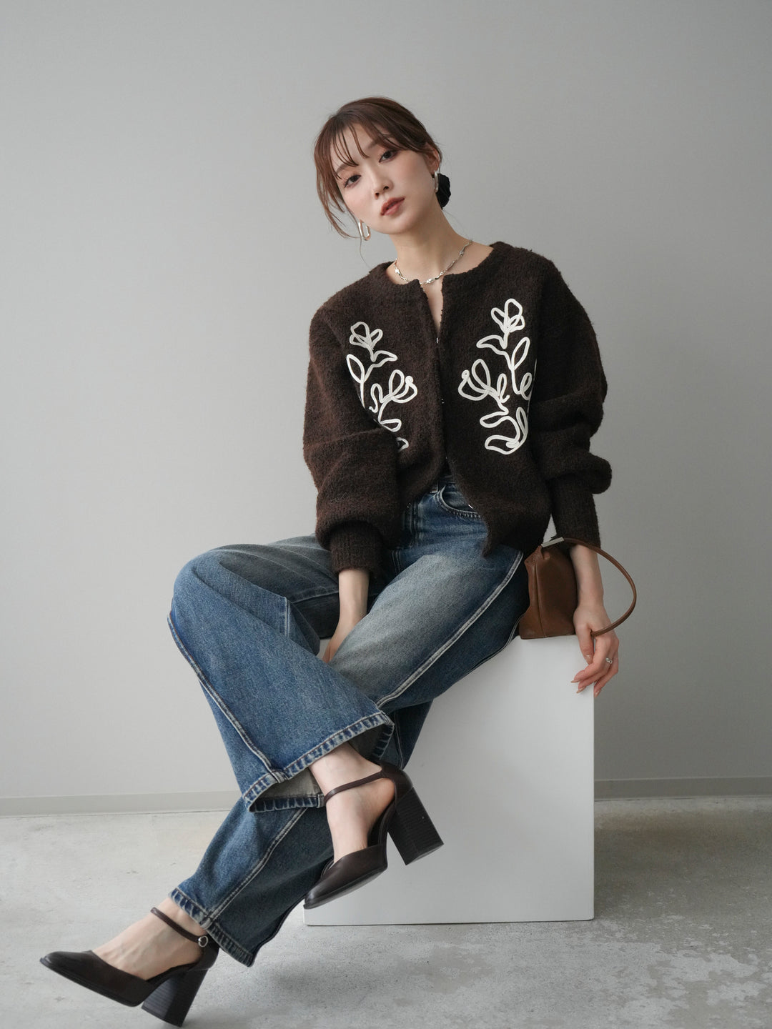 [予約]テープ刺繍ホック開きブークレニットカーディガン/darkbrown