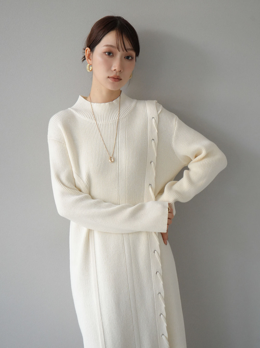 [SET] 不對稱繫帶高領針織連身裙 + 可選飾品套裝 (2套)