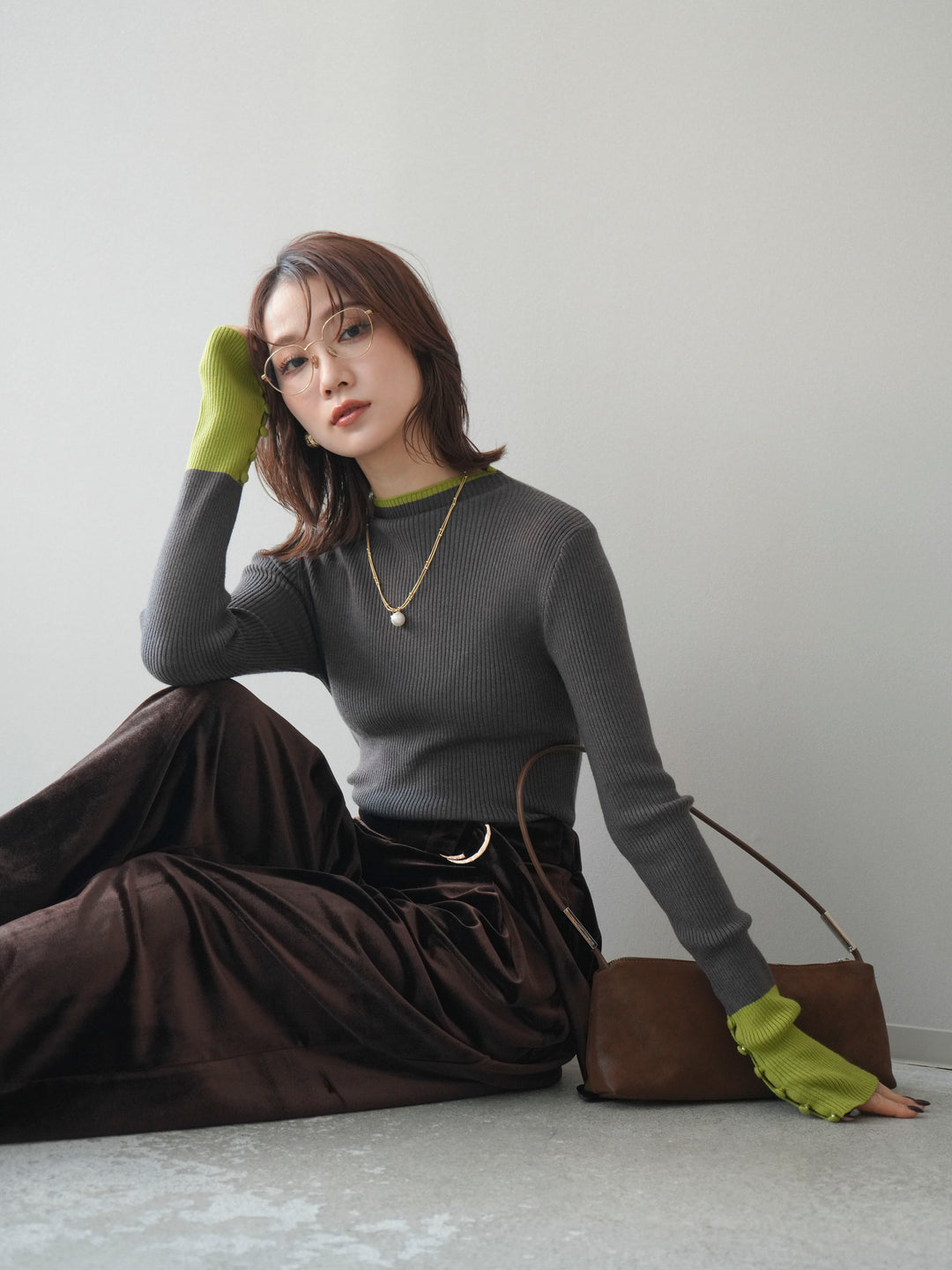 [予約]袖ボタンハイネック配色リブニットトップス/charcoal