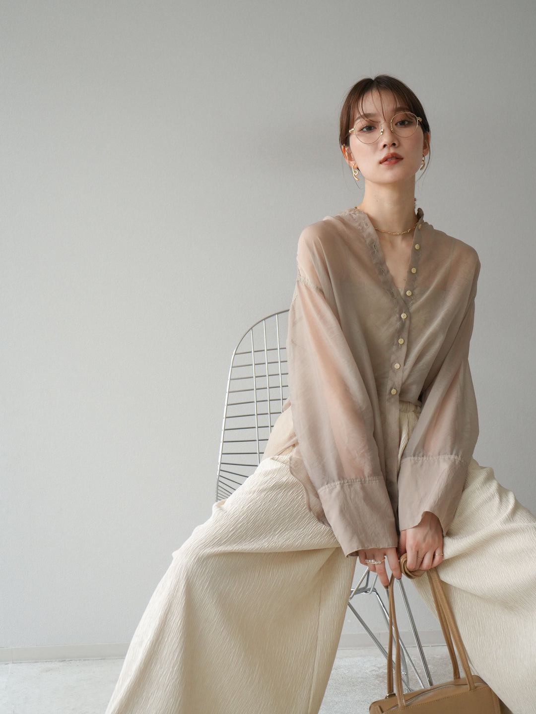 [予約]シャイニーシアーバンドカラーシャツ/ベージュ