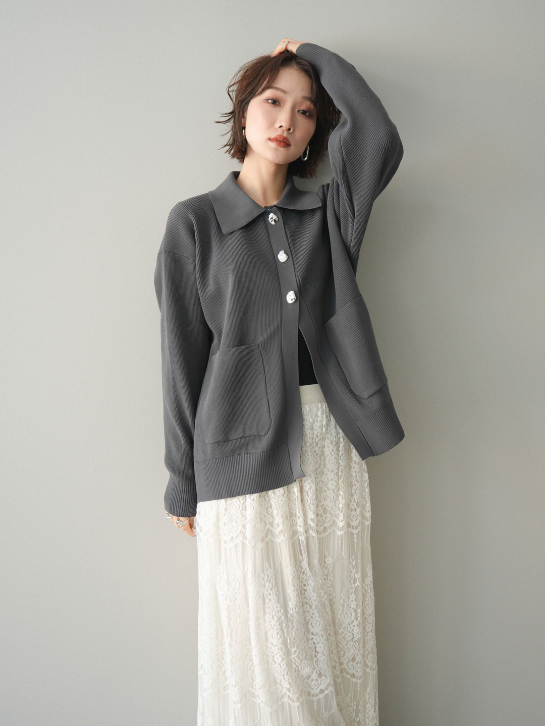 [予約]メタルボタン襟付きポリエステルニットカーディガン/charcoal