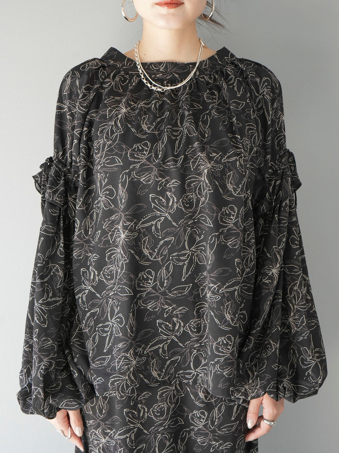[Pre-order] Pen-touch flower print blouse/black