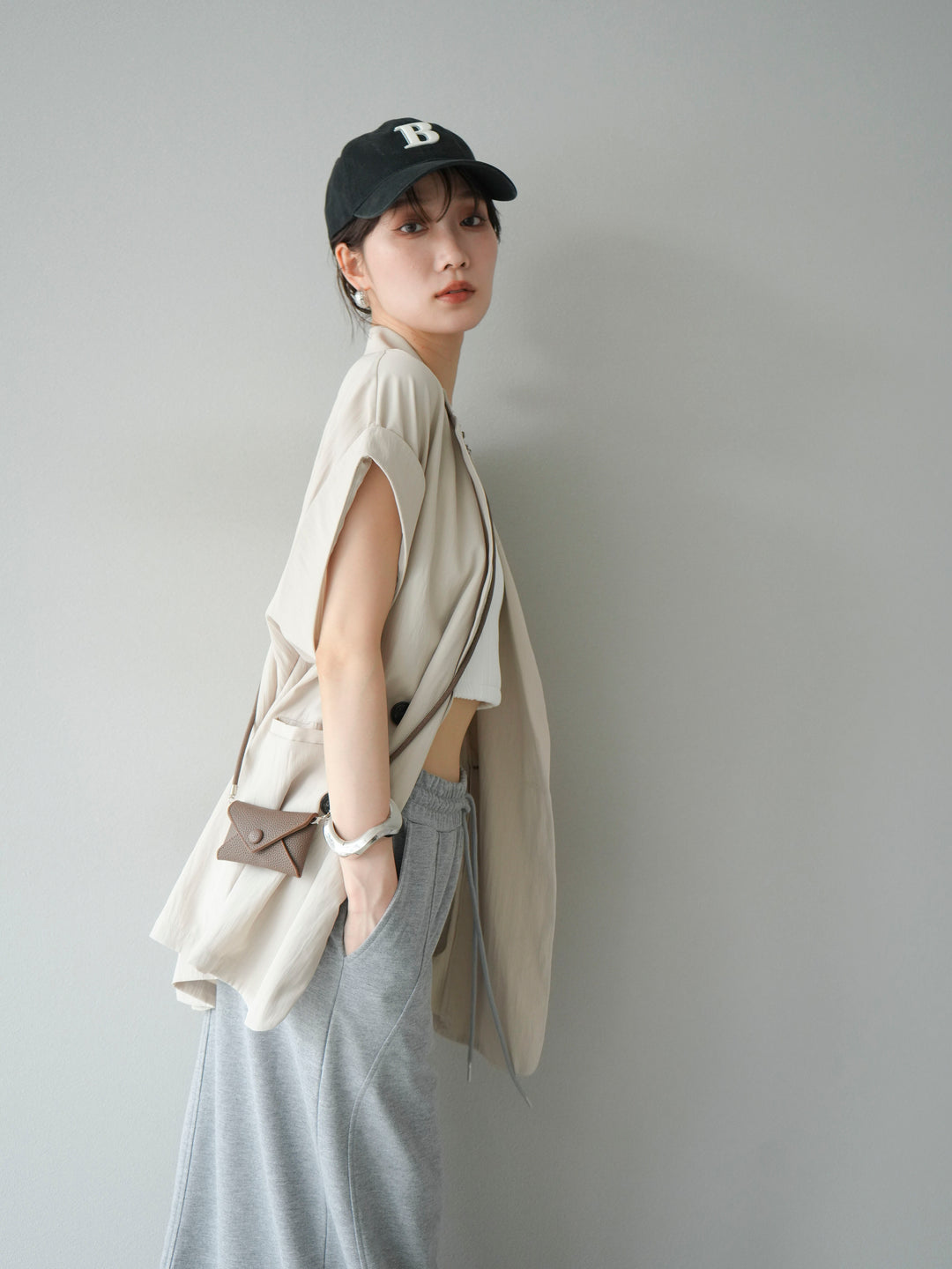 [SET]リネンライクノースリーブダブルジレ+ウェーブパイピングカップ付ベアキャミソール(2set)