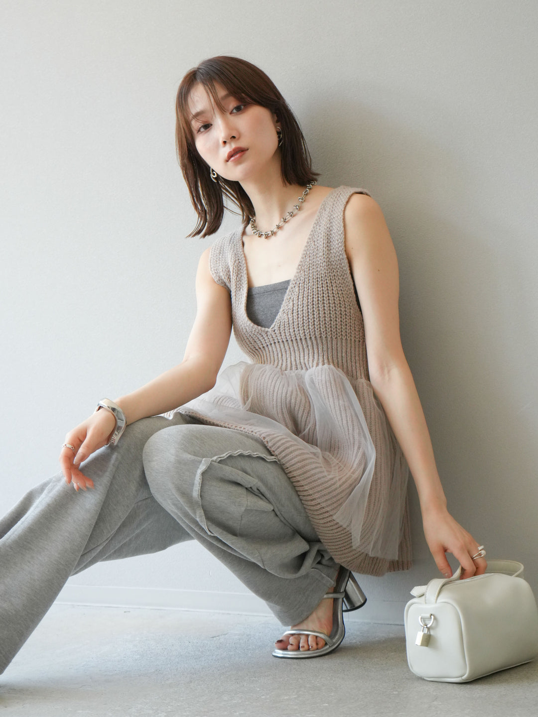 [SET] 薄紗層疊荷葉邊針織背心 + 兩用設計運動褲（2 件組）