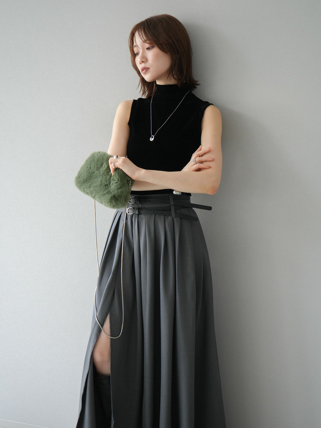 [SET]シアーベロアプチネックノースリーブトップス+エステルプリーツスリットスカート(2set)