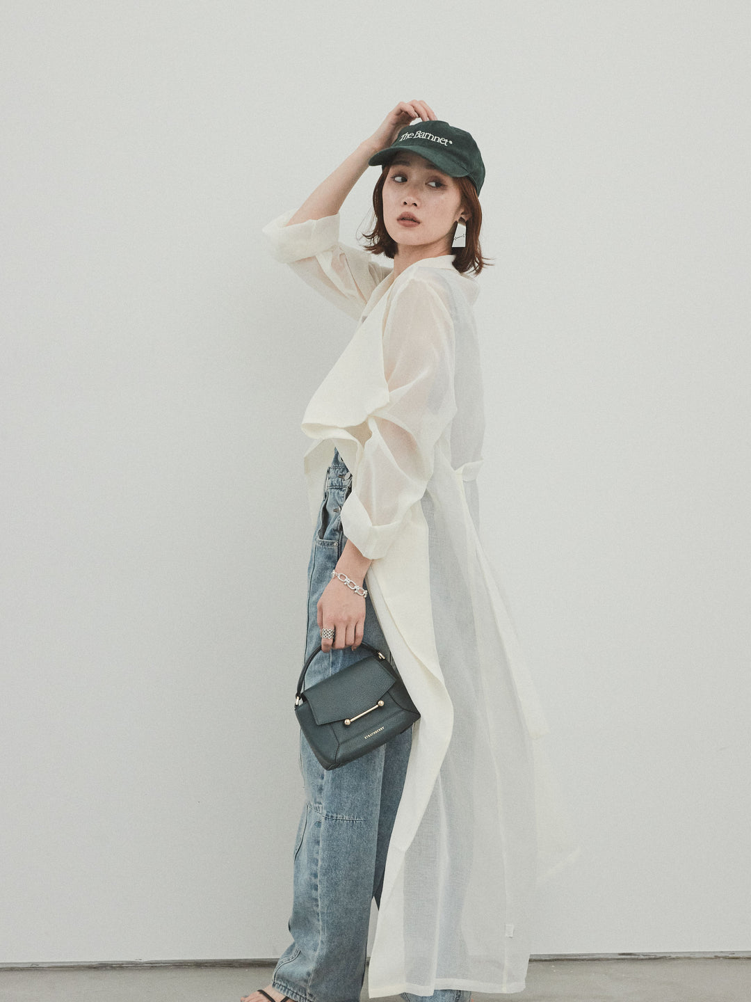 [SET] 中縫牛仔背帶褲 + 方形天鵝絨背心 + 透視長版外套（3 件組）