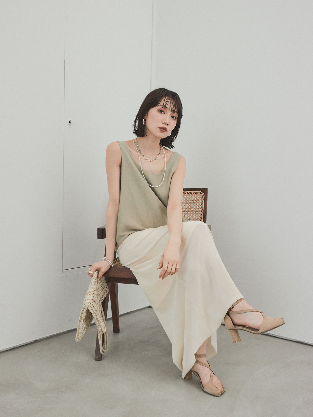 [預購] Washer Satin 薄紗多層背心/卡其米色