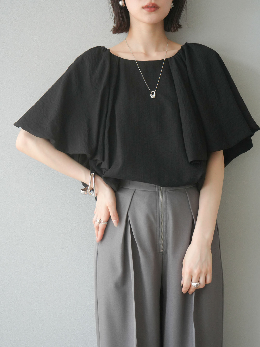 [SET] 燈籠袖褶襉設計上衣 + 拉鍊褶襉寬褲 (2 套)