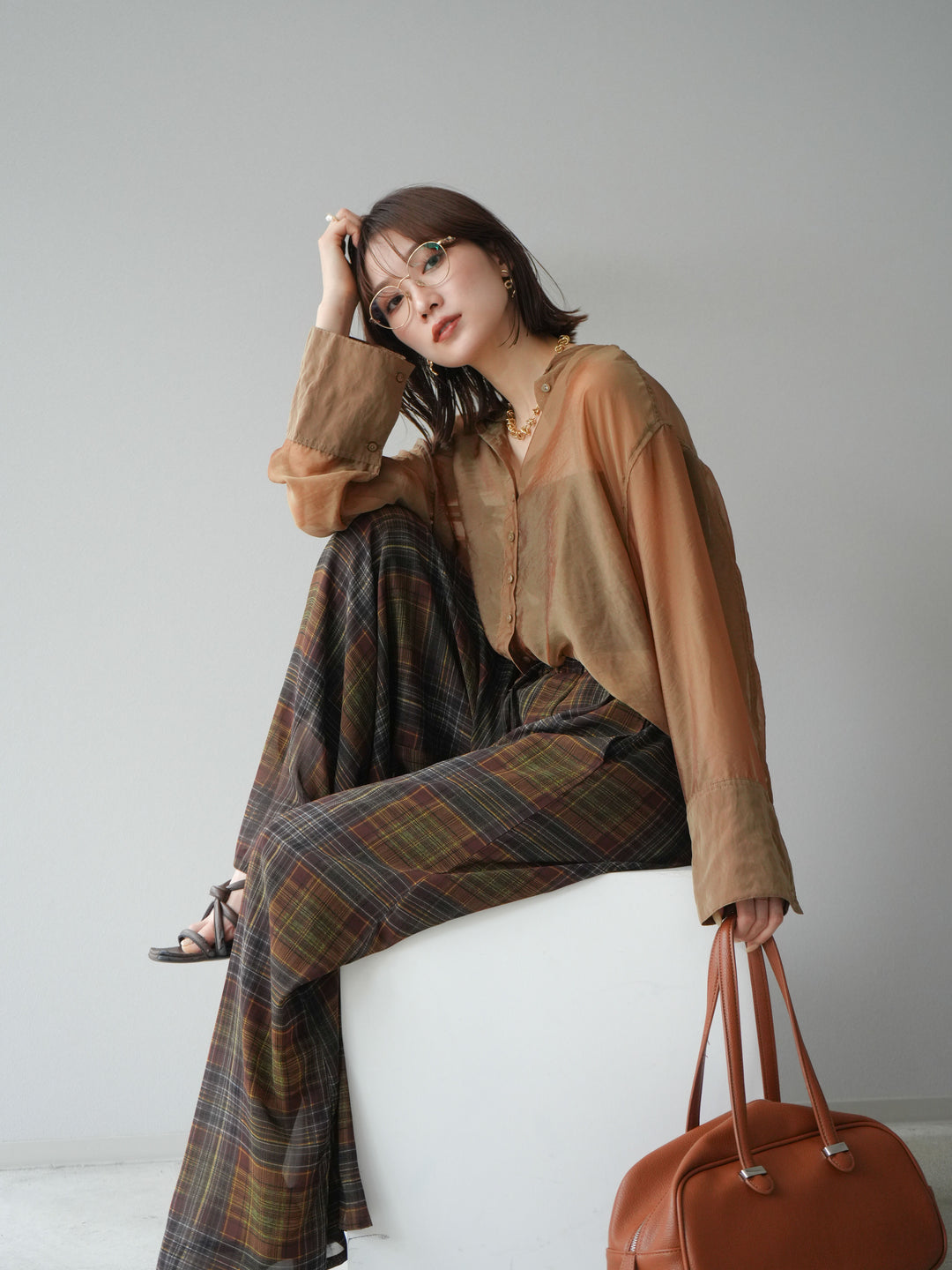 [SET] 亮面透視立領襯衫 + 透視格紋寬鬆褲 (2 件套)