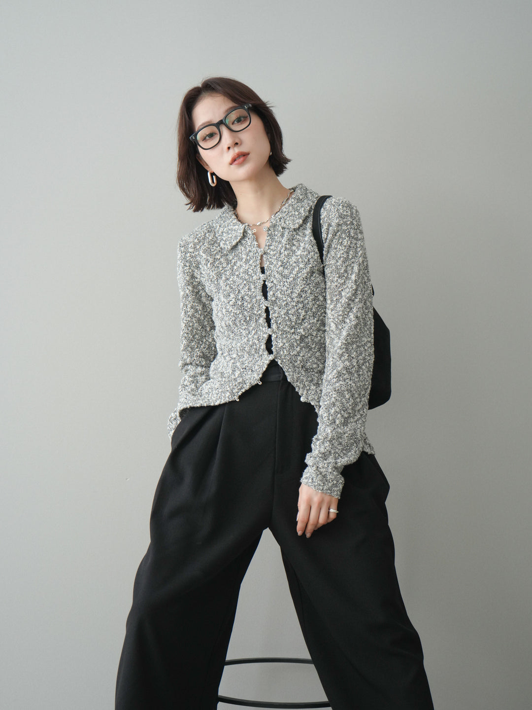 [SET]透かし編みブークレポロニットトップス+サテンベルトタックワイドパンツ(2set)