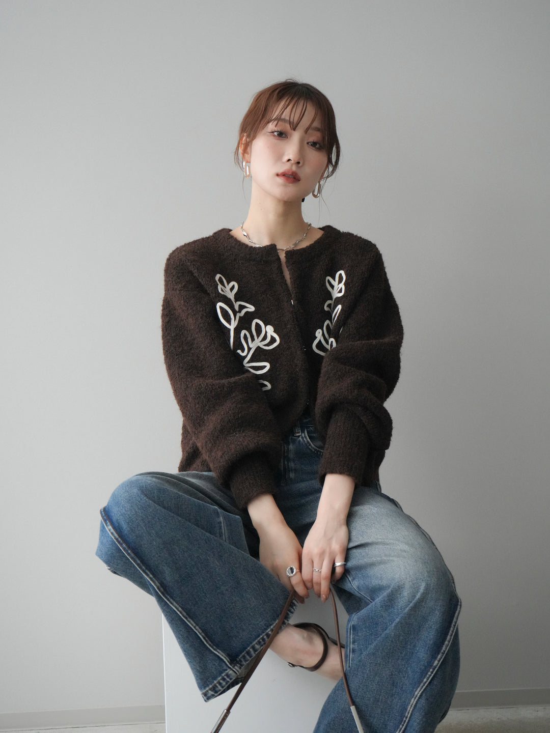 [予約]テープ刺繍ホック開きブークレニットカーディガン/darkbrown