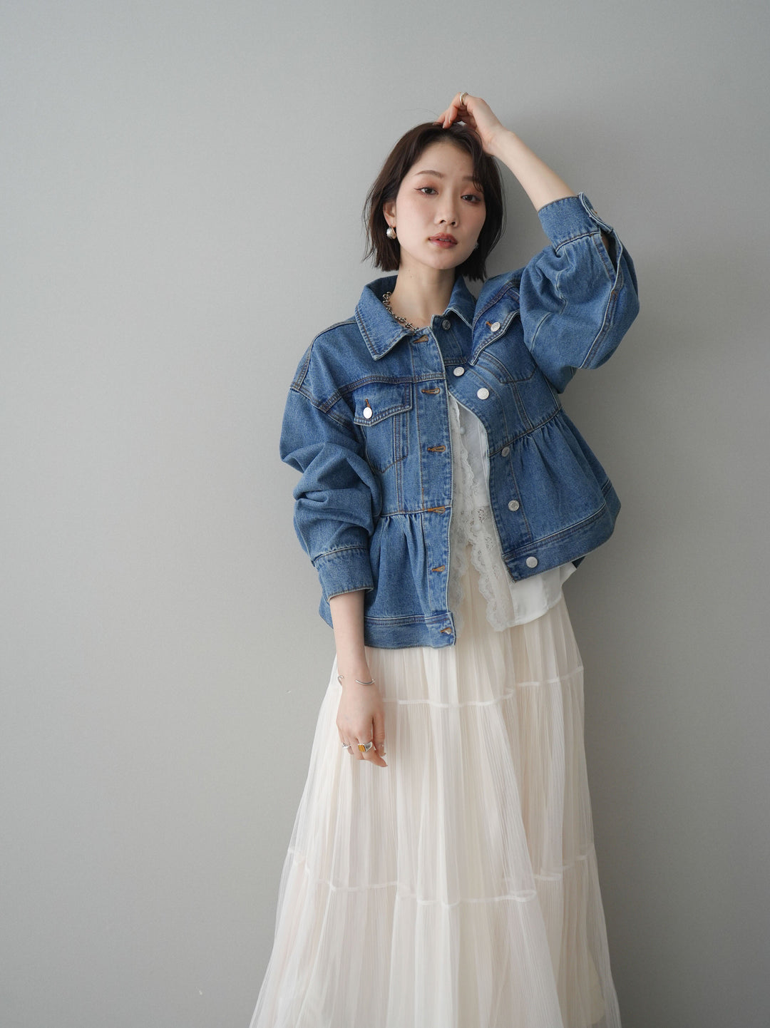 【套裝】荷葉邊牛仔外套+無袖緞面蕾絲吊帶背心+亮片褶皺多層薄紗長裙（三件套）