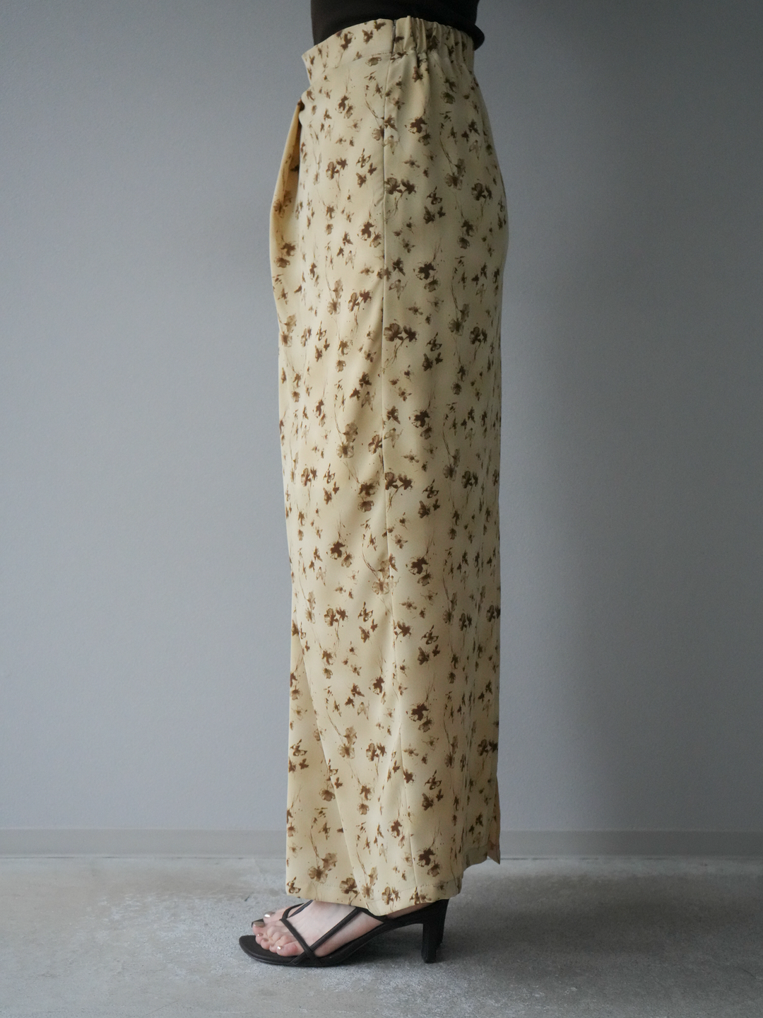 [予約]フラワーモチーフタックIラインスカート/ベージュ